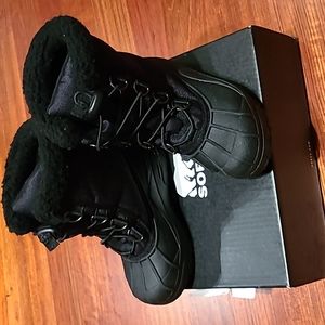 Like new SOREL Cumberland snow boot childrens